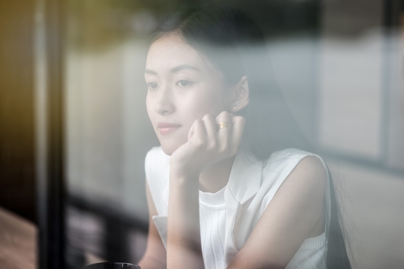 changer de métier femme assise dans le flou